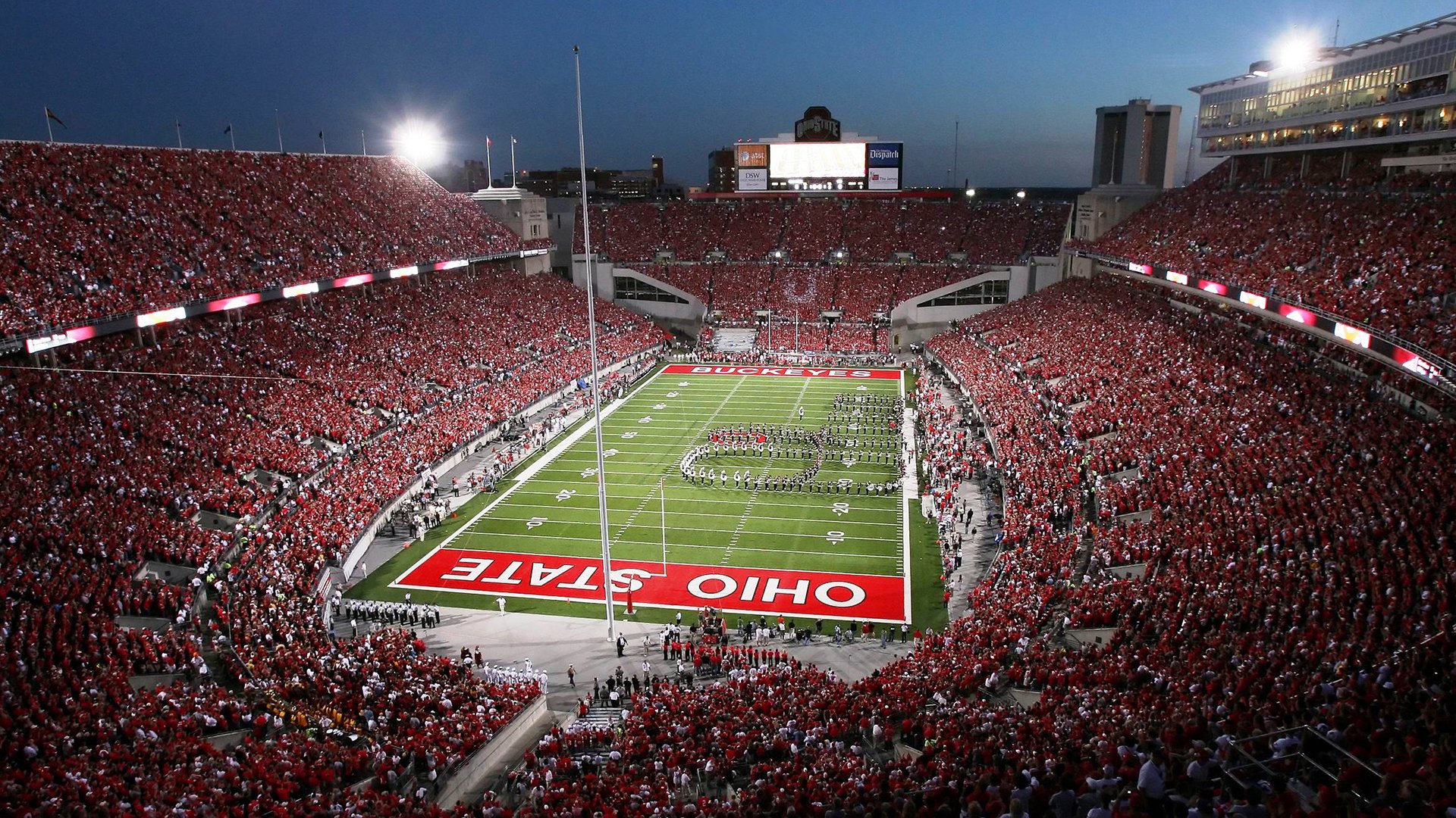 德甲争冠战与荷兰加时奇迹，足球之夜的激情交响