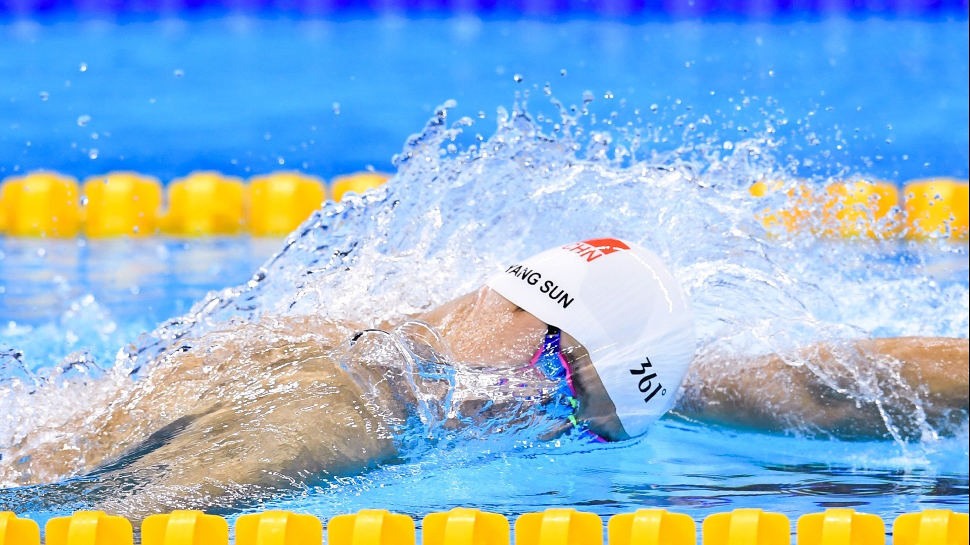 赛道上的孤胆英雄,爱德华兹的F1街道赛之夜