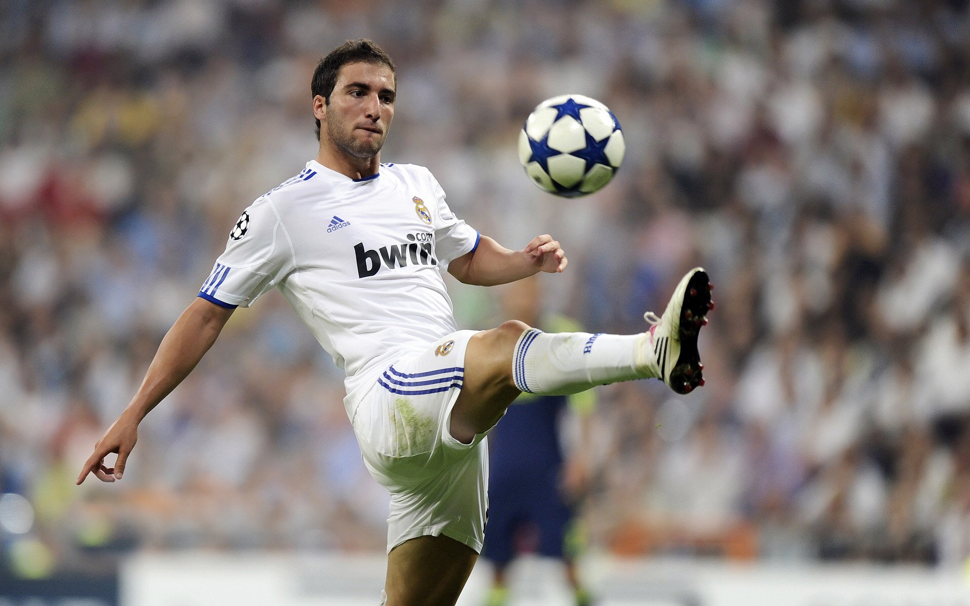 赛道上的孤胆英雄，阿隆索扛起全队，迈凯伦绝杀哈斯车队