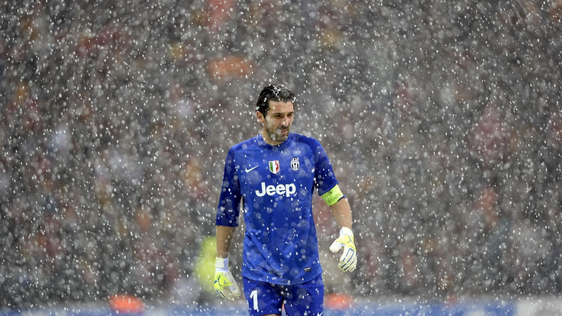 开云体育中国-当碾压遭遇刷新，足球场上的两种叙事